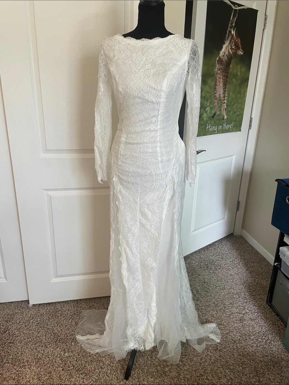 Classic White Lace Long-Sleeve Wedding Dress